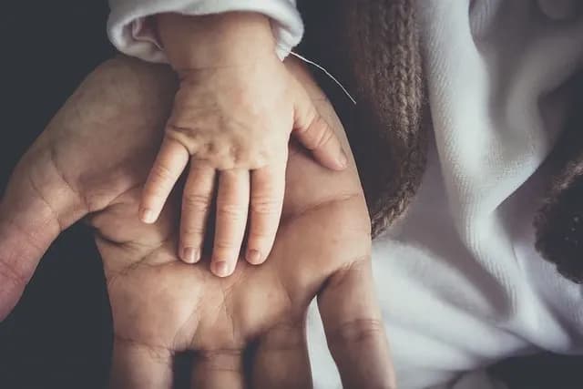 Jak podzielić opiekę nad dzieckiem po rozstaniu i uniknąć konfliktów Jak podzielić opiekę nad dzieckiem po rozstaniu i uniknąć konfliktów