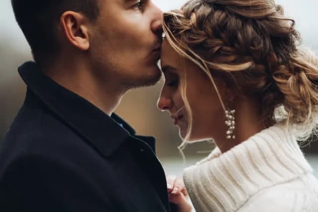 Wzruszające życzenia na 19 rocznicę ślubu dla męża, które zachwycą Wzruszające życzenia na 19 rocznicę ślubu dla męża, które zachwycą